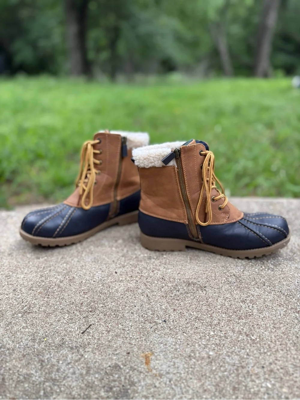 Tommy Hilfiger Duck Boots Size 4 Peacoat Brown Black Faux Shearling Lace Up